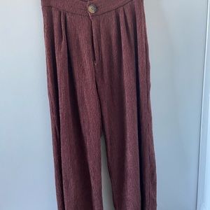 High waist, wide leg (cropped) pants.